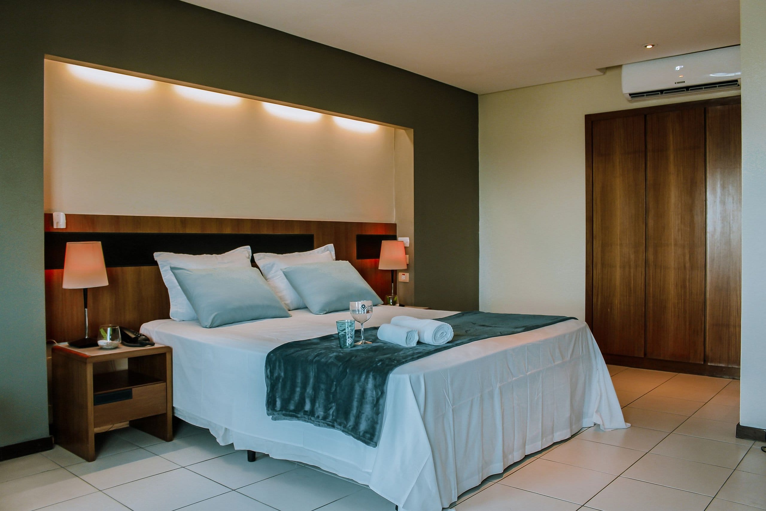 Flat com Vista Parcial Mar em Petrópolis by Qavi