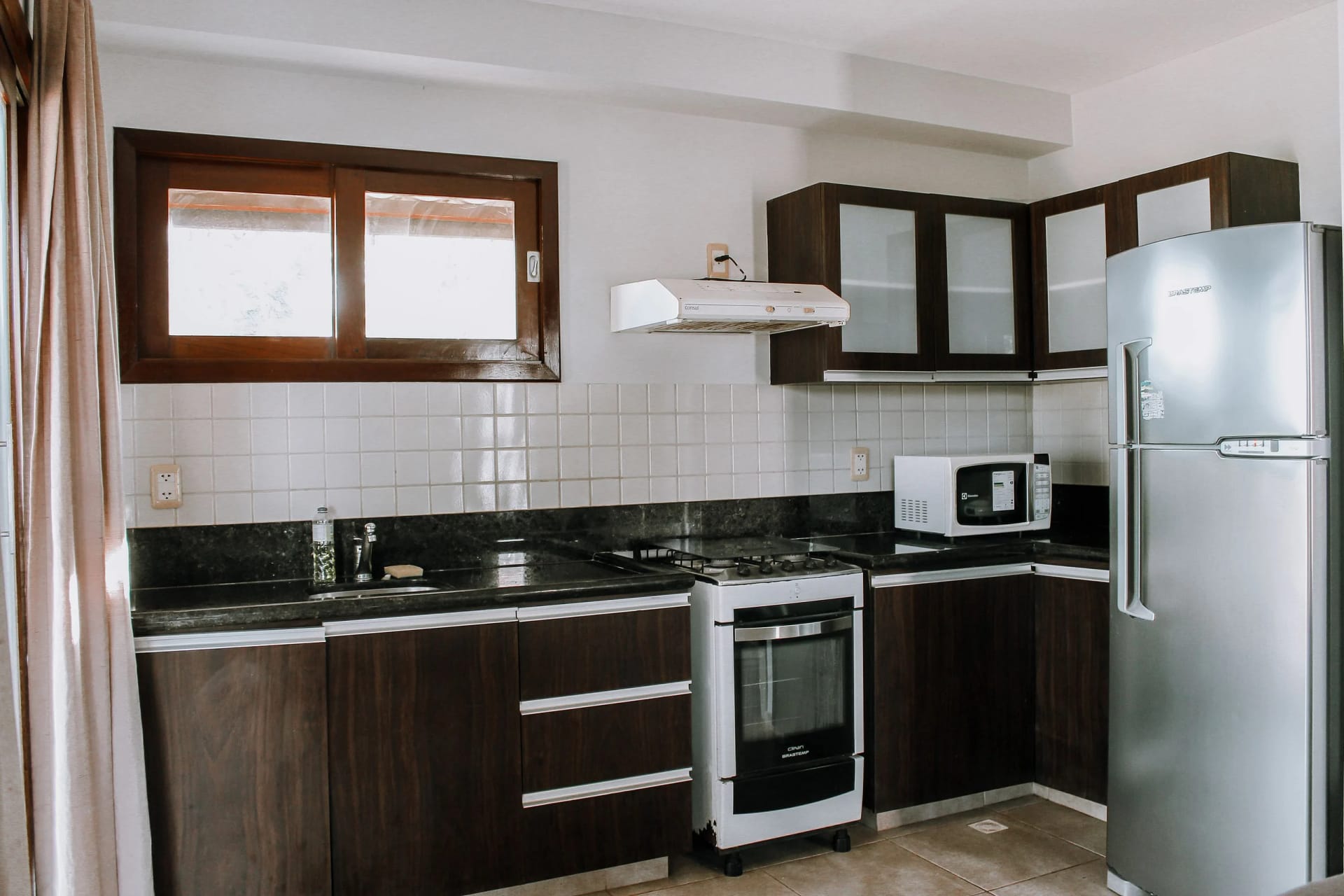 Cozinha ou kitnet — Apartamento Pipa Beleza Resort by Qavi