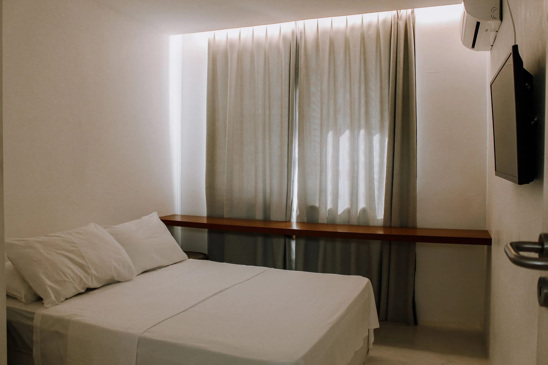 Quarto — Bangalô no Pipa Atlântico Centro by Qavi