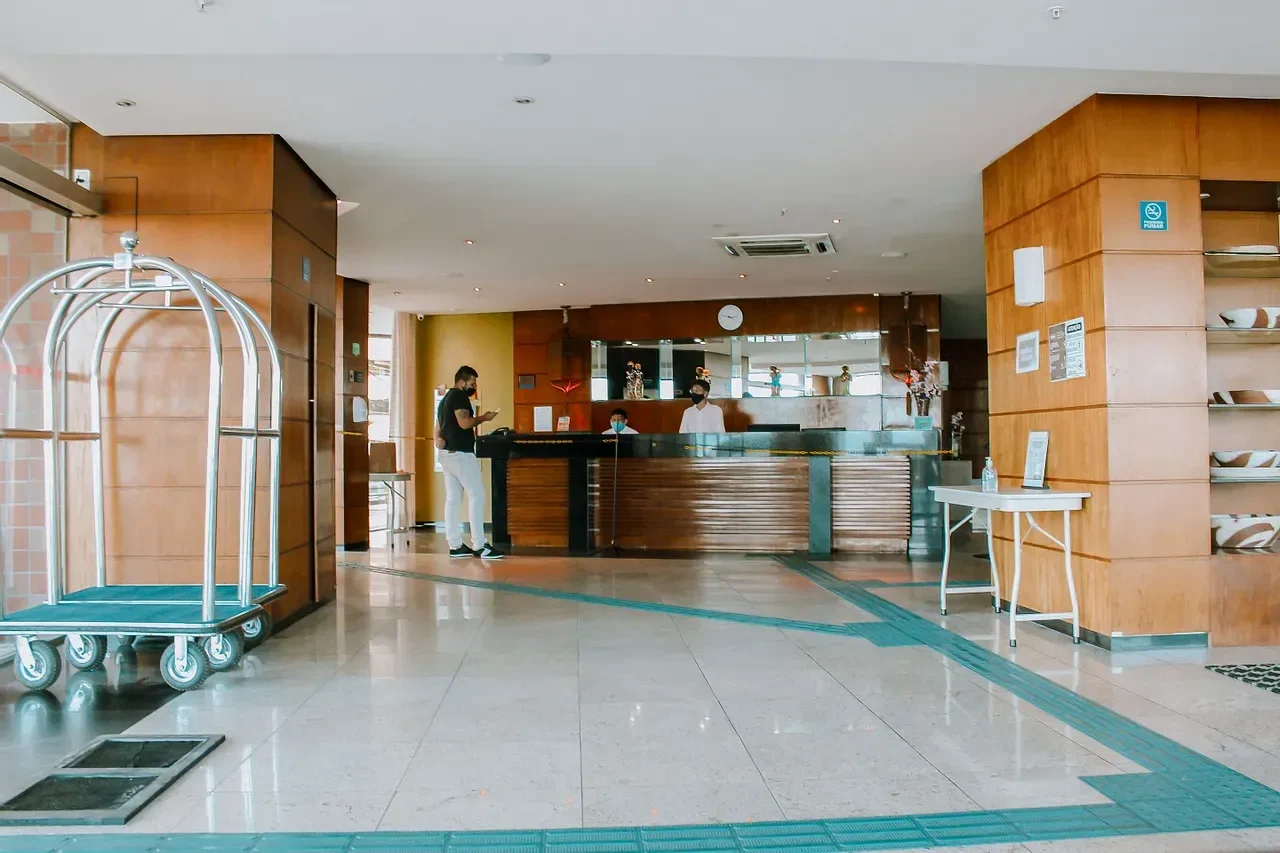 Lobby ou Recepção — Flat Vista Parcial Mar em Petrópolis by Qavi