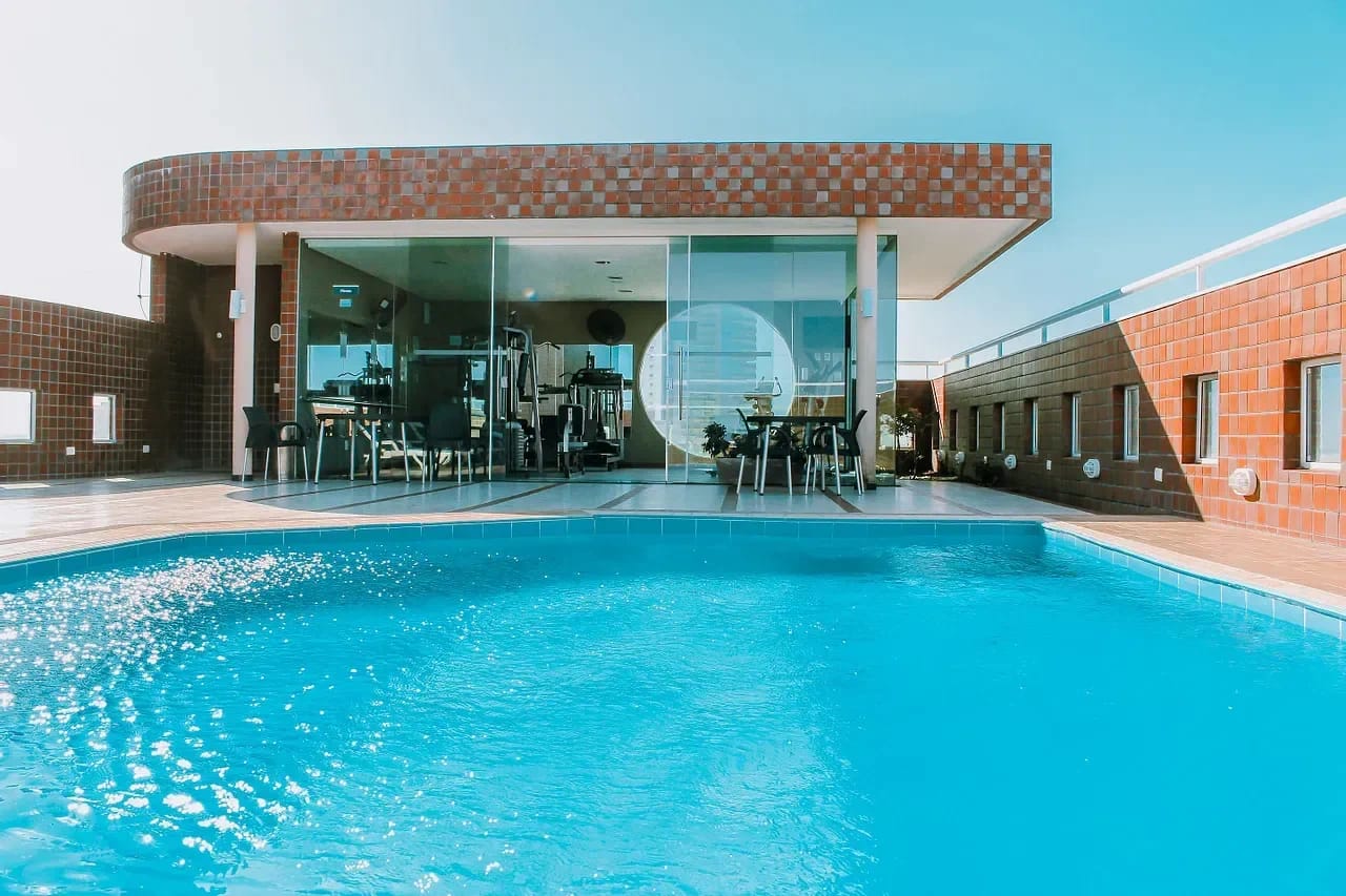 Piscina — Flat Vista Parcial Mar em Petrópolis by Qavi