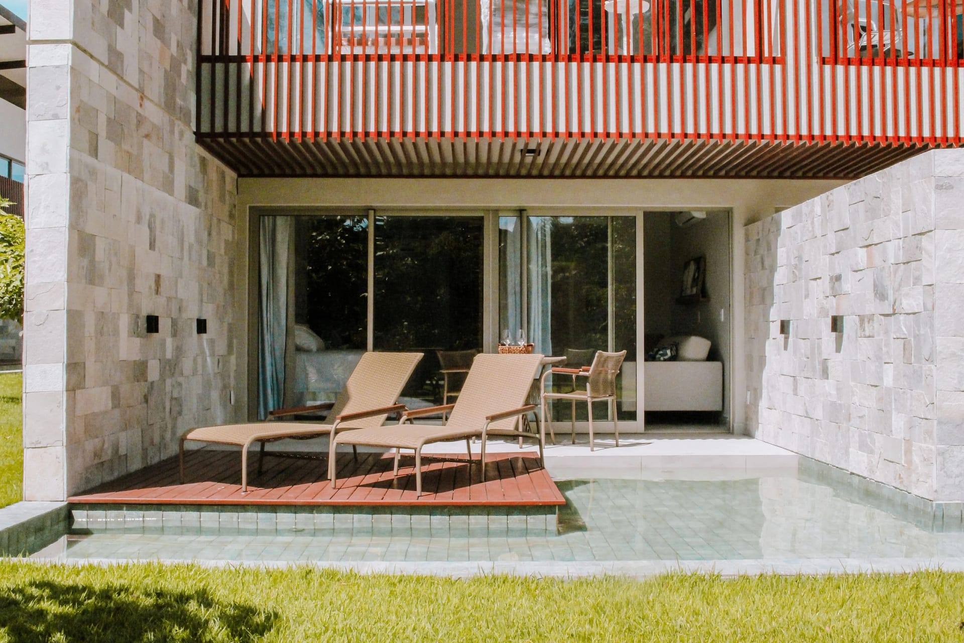 Varanda / Terraço — Flat Ile de Pipa Deck Molhado Maldivas by Qavi