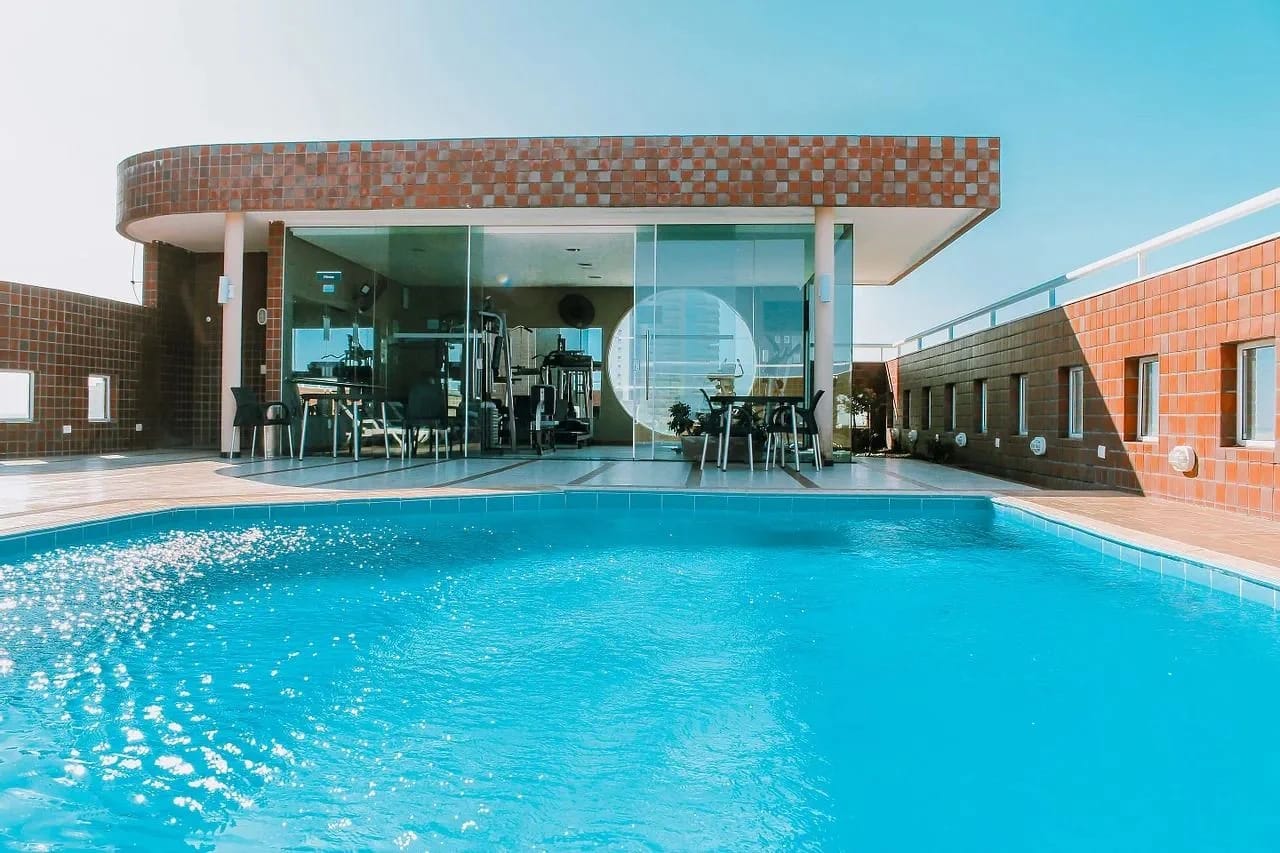 Piscina — Flat Vista Parcial Mar em Petrópolis by Qavi
