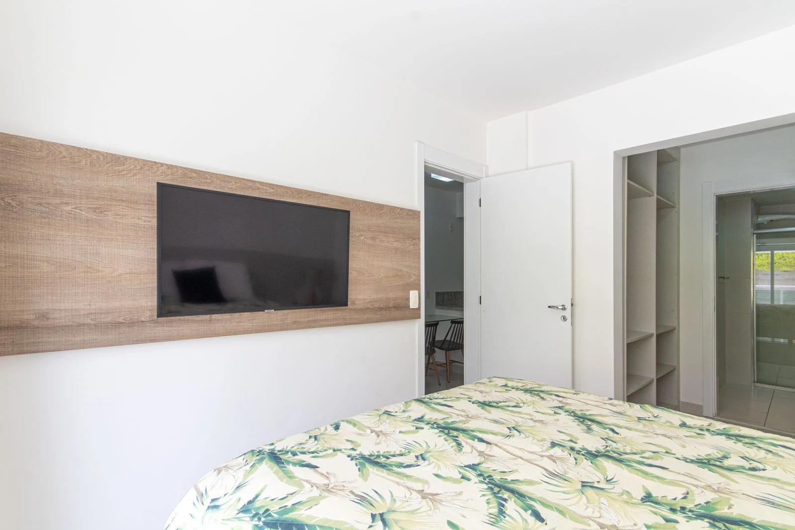 Quarto — In Mare Bali Flat Fiji by Qavi