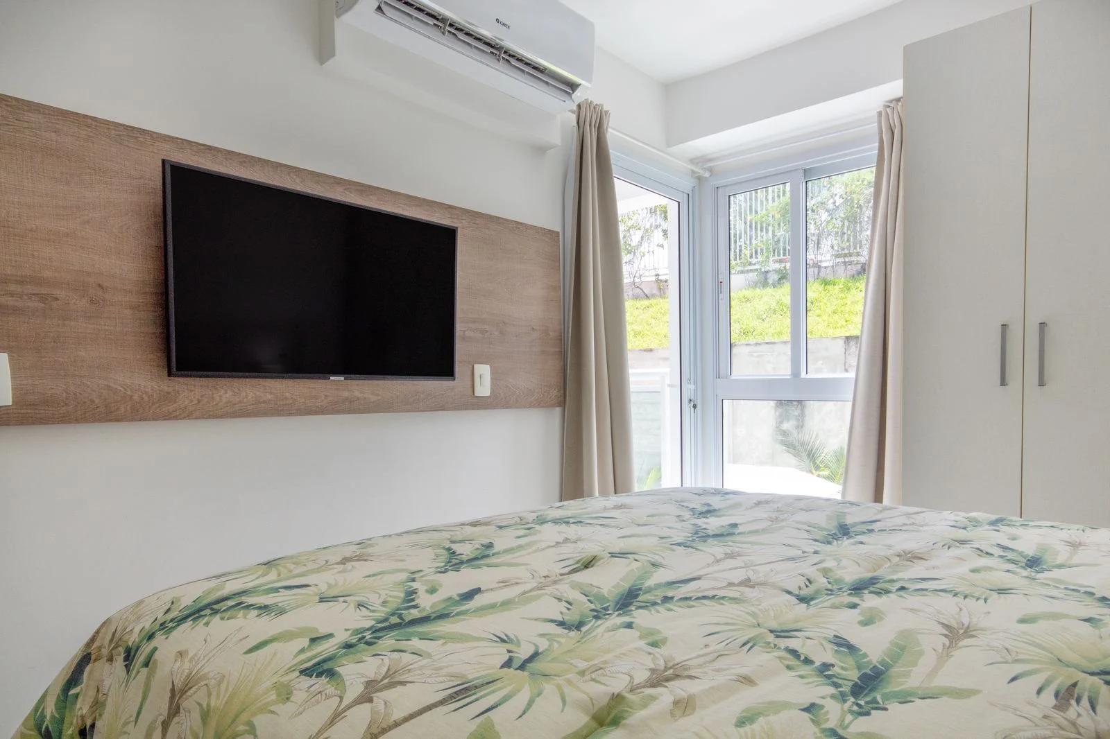 Quarto — In Mare Bali Flat Fiji by Qavi