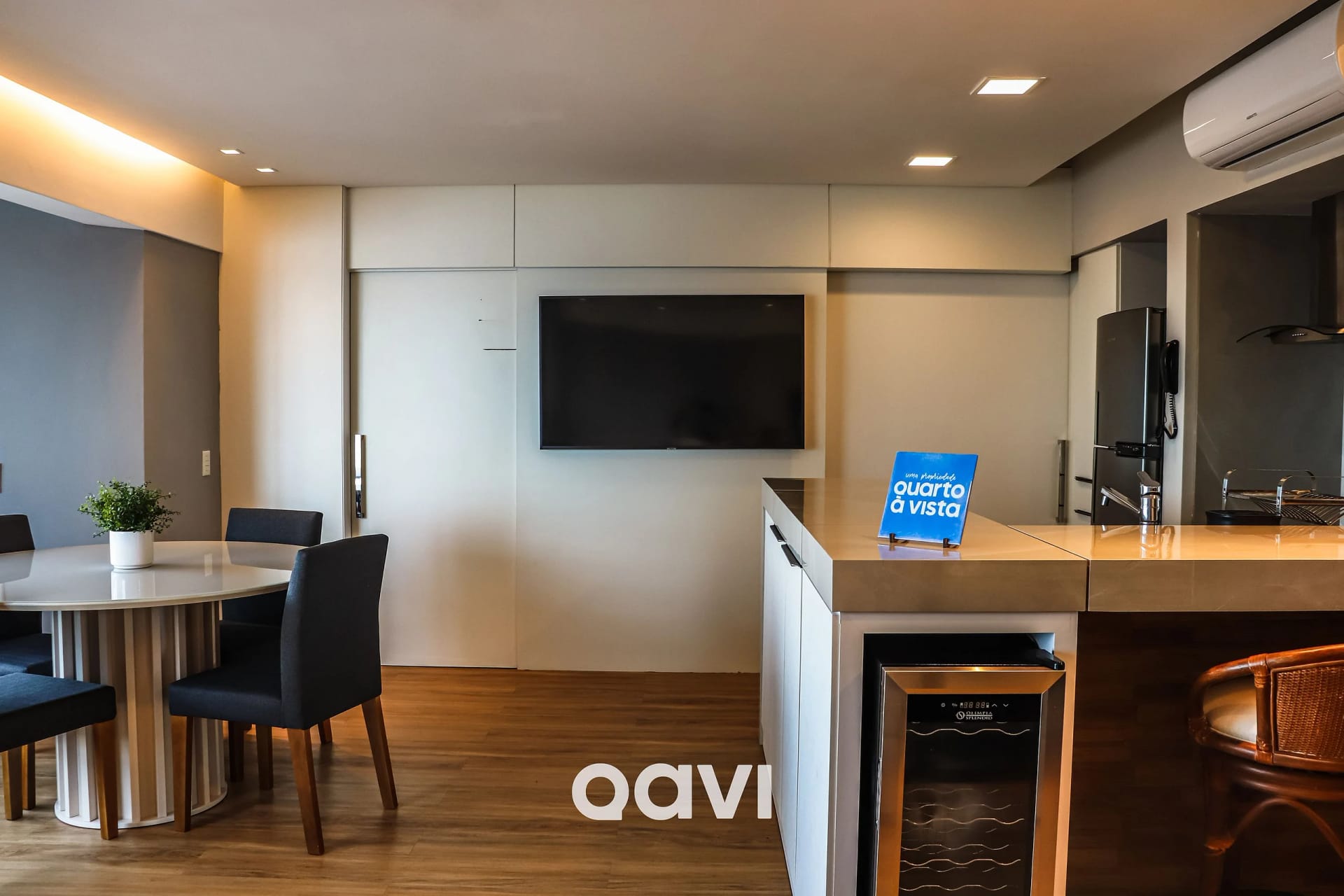 Sala de Estar — Apart em Petrópolis Vista Parcial Mar by Qavi