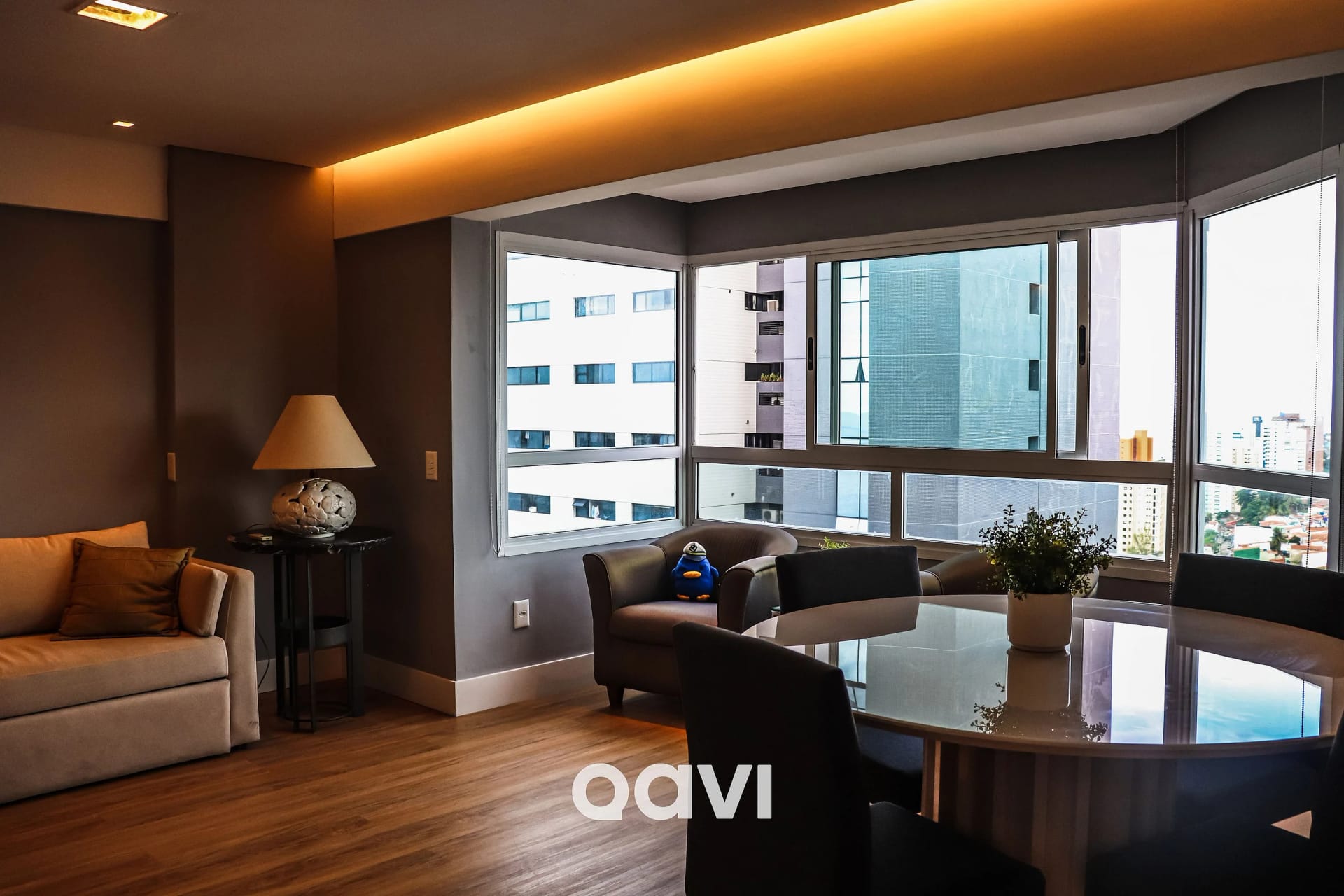 Sala de Estar — Apart em Petrópolis Vista Parcial Mar by Qavi