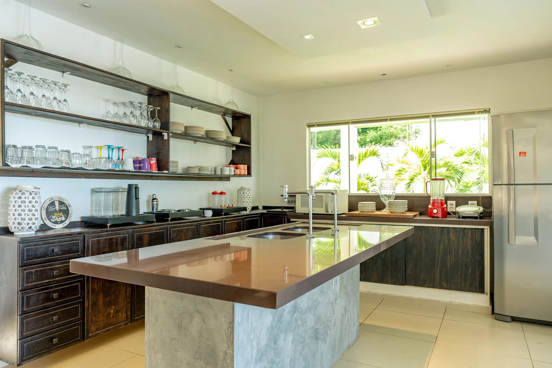 Cozinha ou kitnet — Casa com Piscina em Pipa no Flores da Mata by Qavi