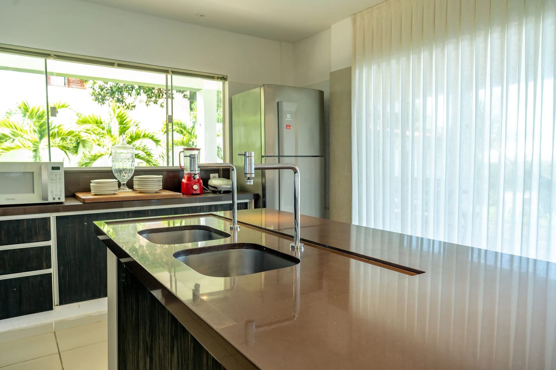 Cozinha ou kitnet — Casa com Piscina em Pipa no Flores da Mata by Qavi