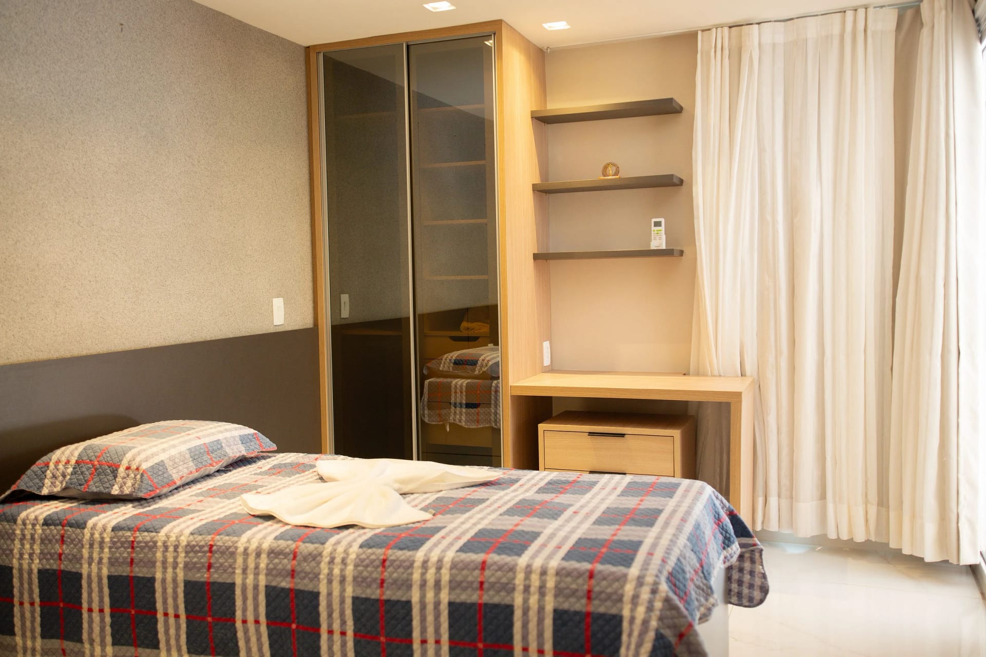 Quarto — In Mare Bali Flat Premium Sardenha by Qavi