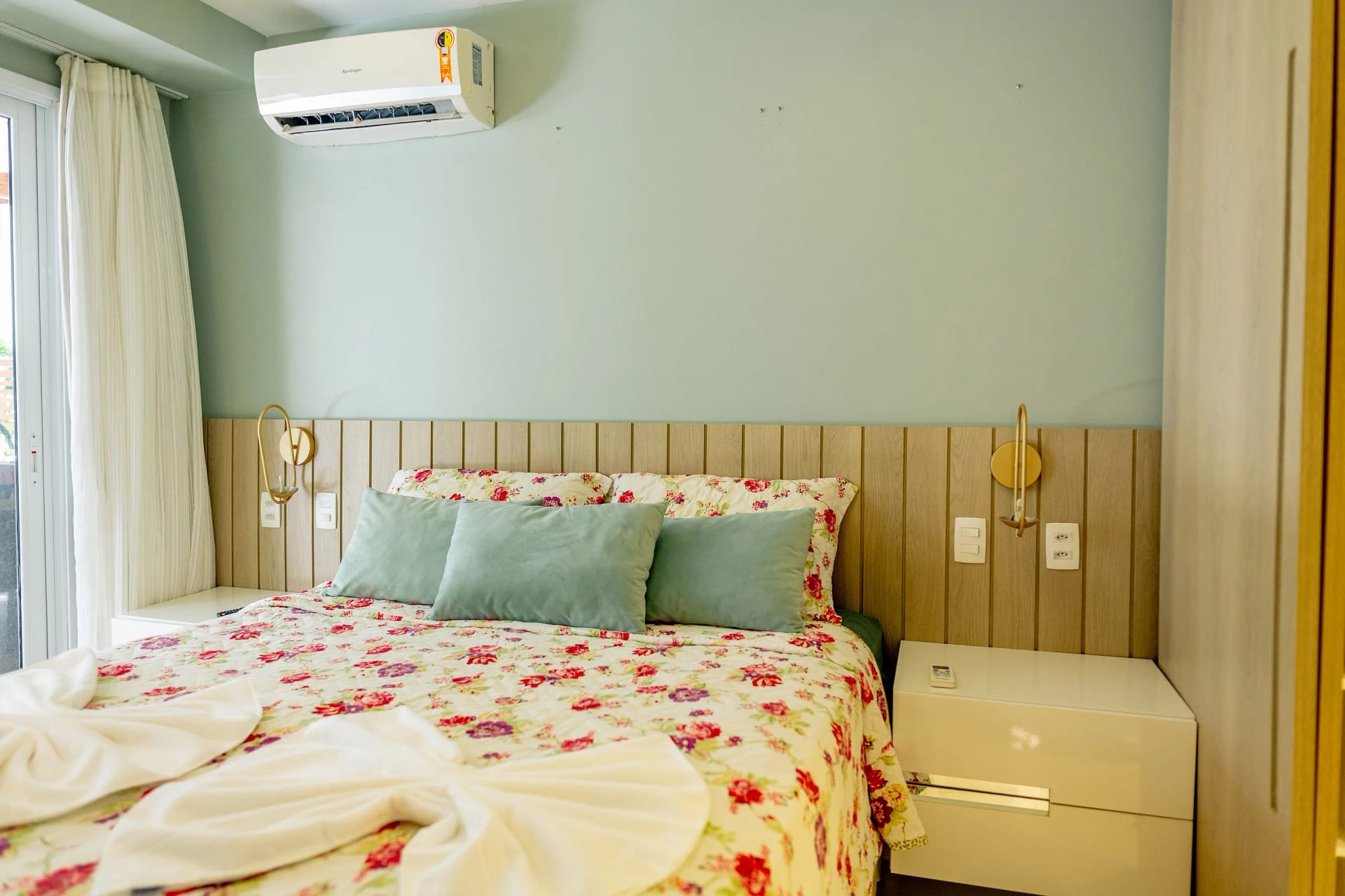 Quarto — In Mare Bali Flat Premium Sardenha by Qavi