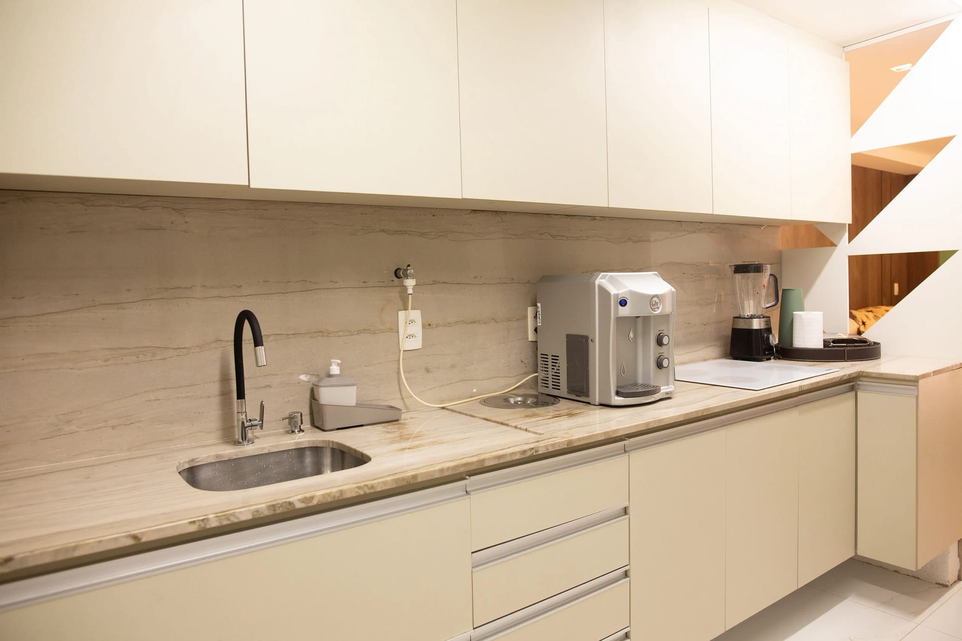 Cozinha ou kitnet — In Mare Bali Flat Premium Sardenha by Qavi