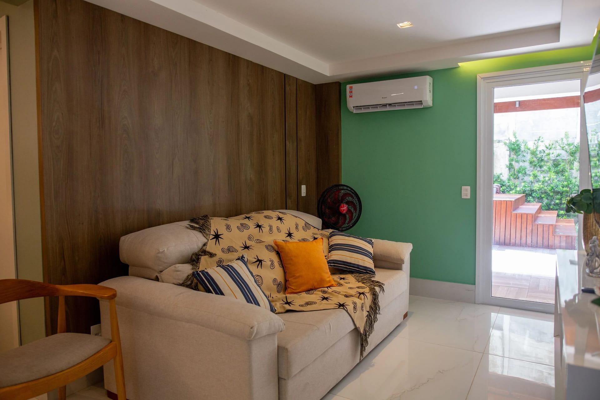 Sala de Estar — In Mare Bali Flat Premium Sardenha by Qavi