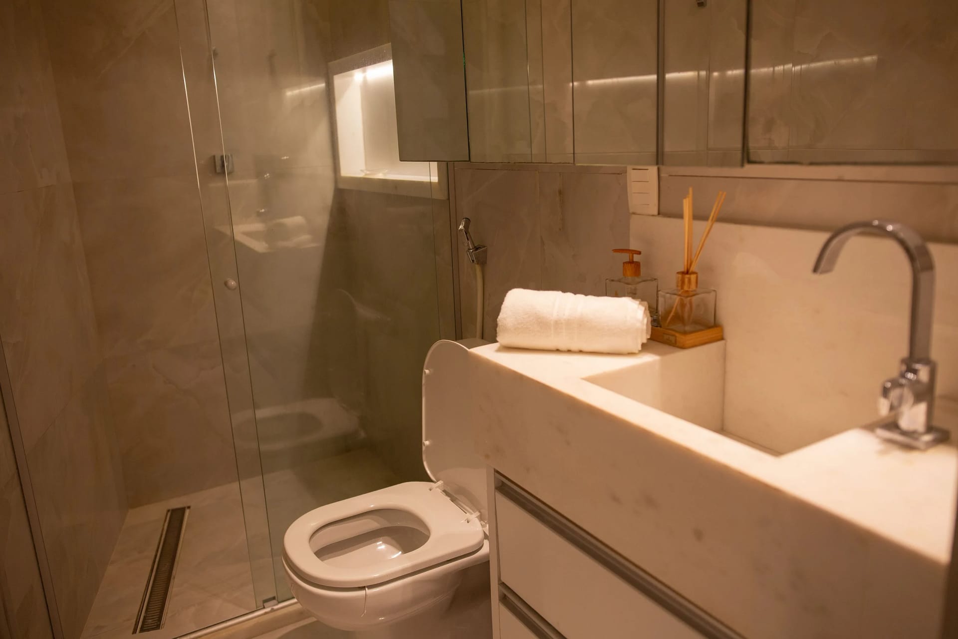 Banheiro — In Mare Bali Flat Premium Sardenha by Qavi