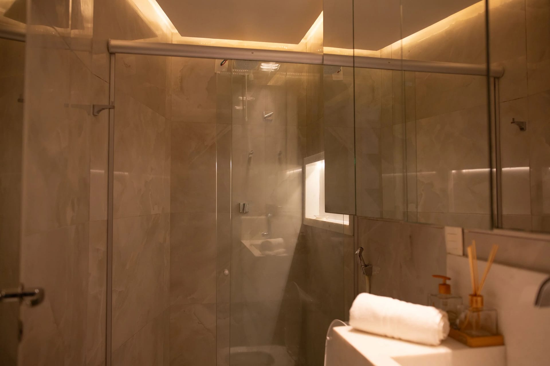 Banheiro — In Mare Bali Flat Premium Sardenha by Qavi