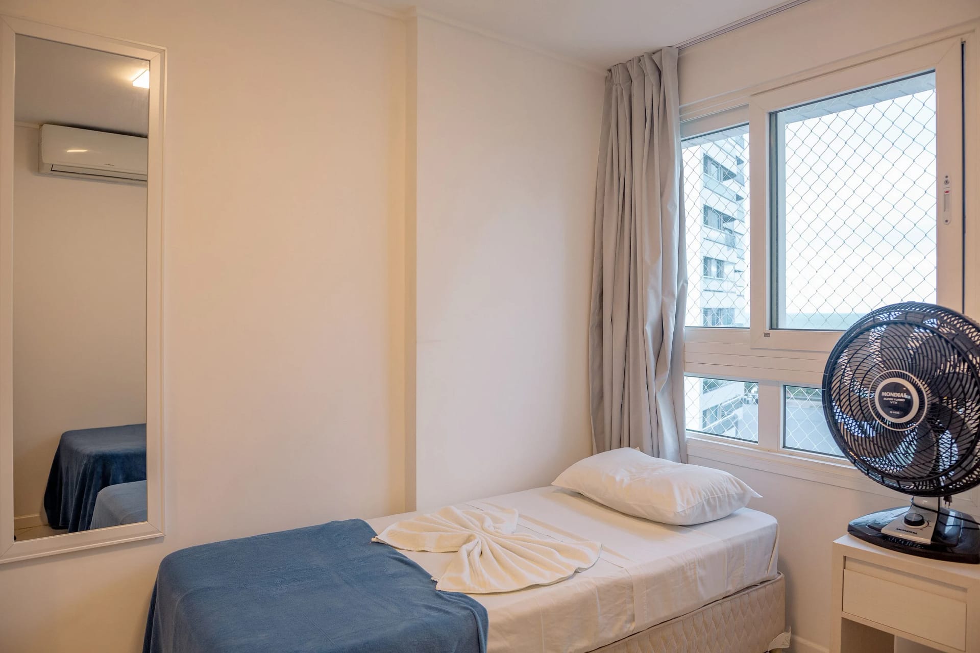 Foto de todo o quarto — Pontamares Flat Bali em Ponta Negra by Qavi