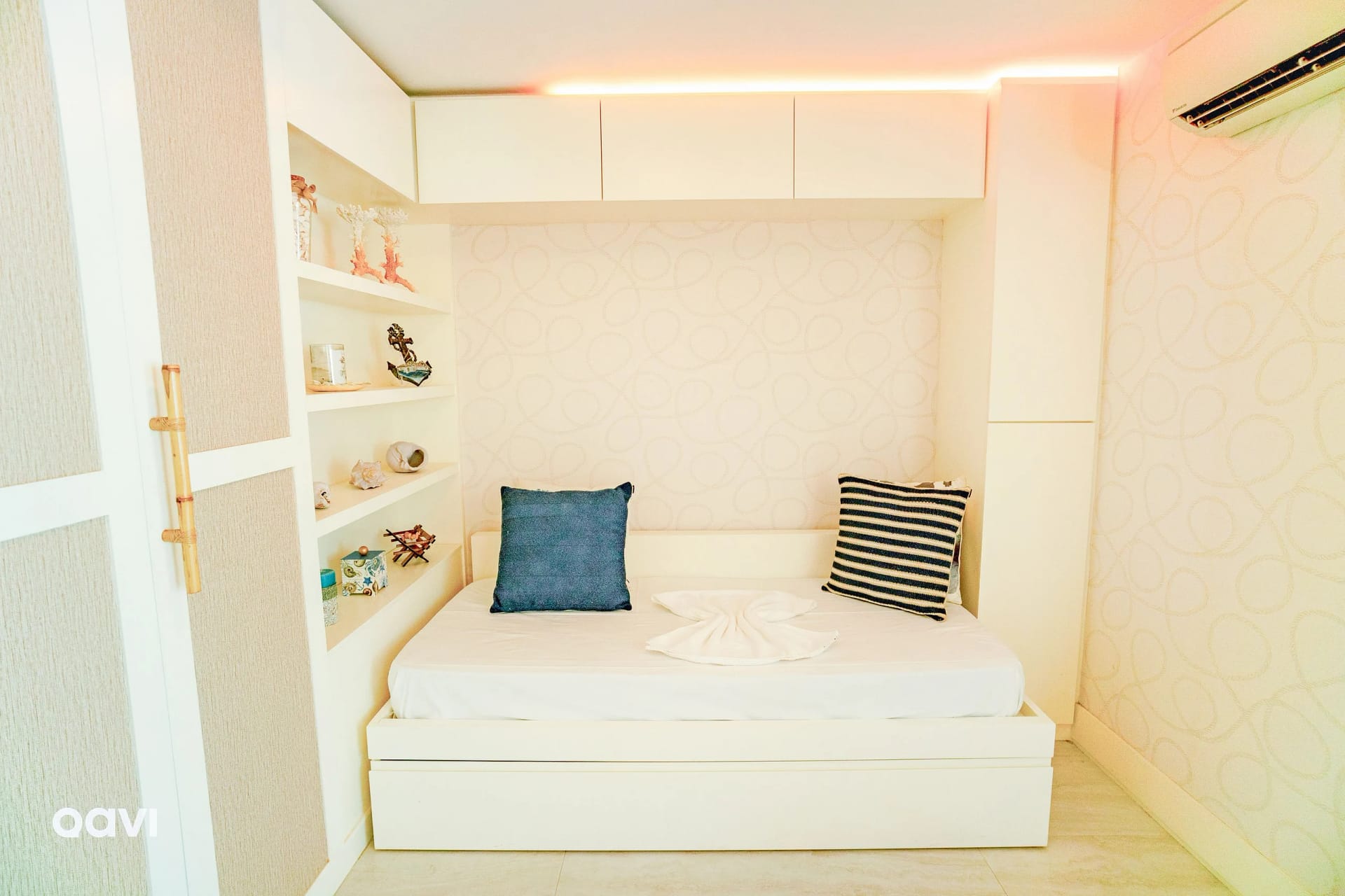 Foto de todo o quarto — In Mare Bali Flat Tulum by Qavi