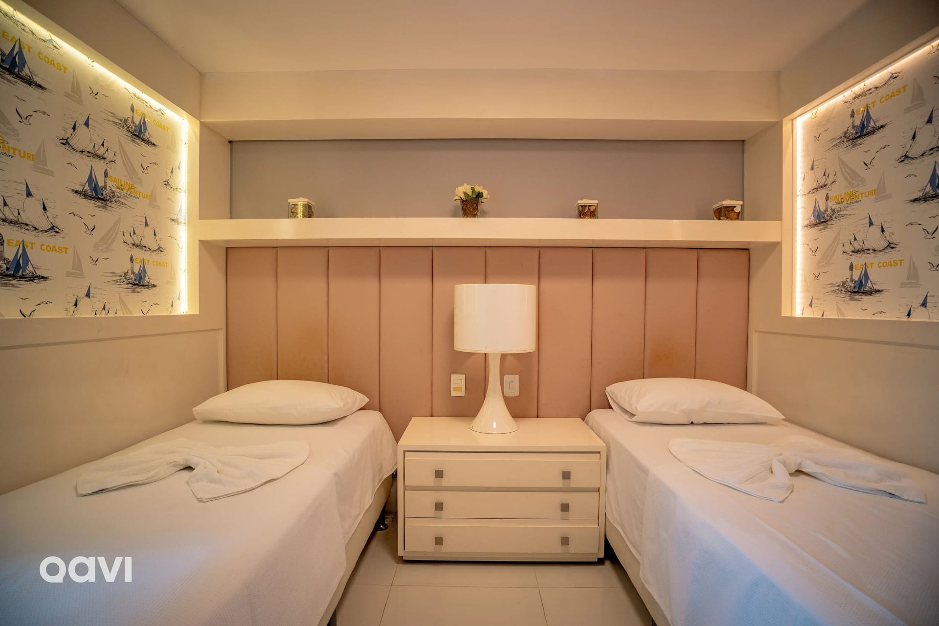 Foto de todo o quarto — In Mare Bali Flat Cobertura Nusa by Qavi
