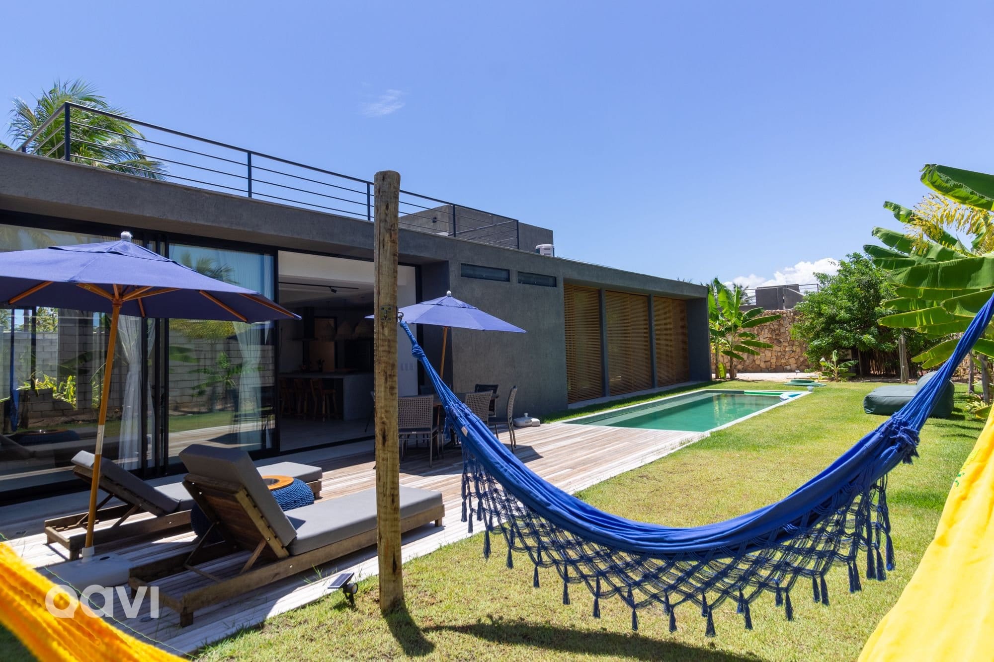Casa com Piscina na Praia de Tatuamunha by Qavi