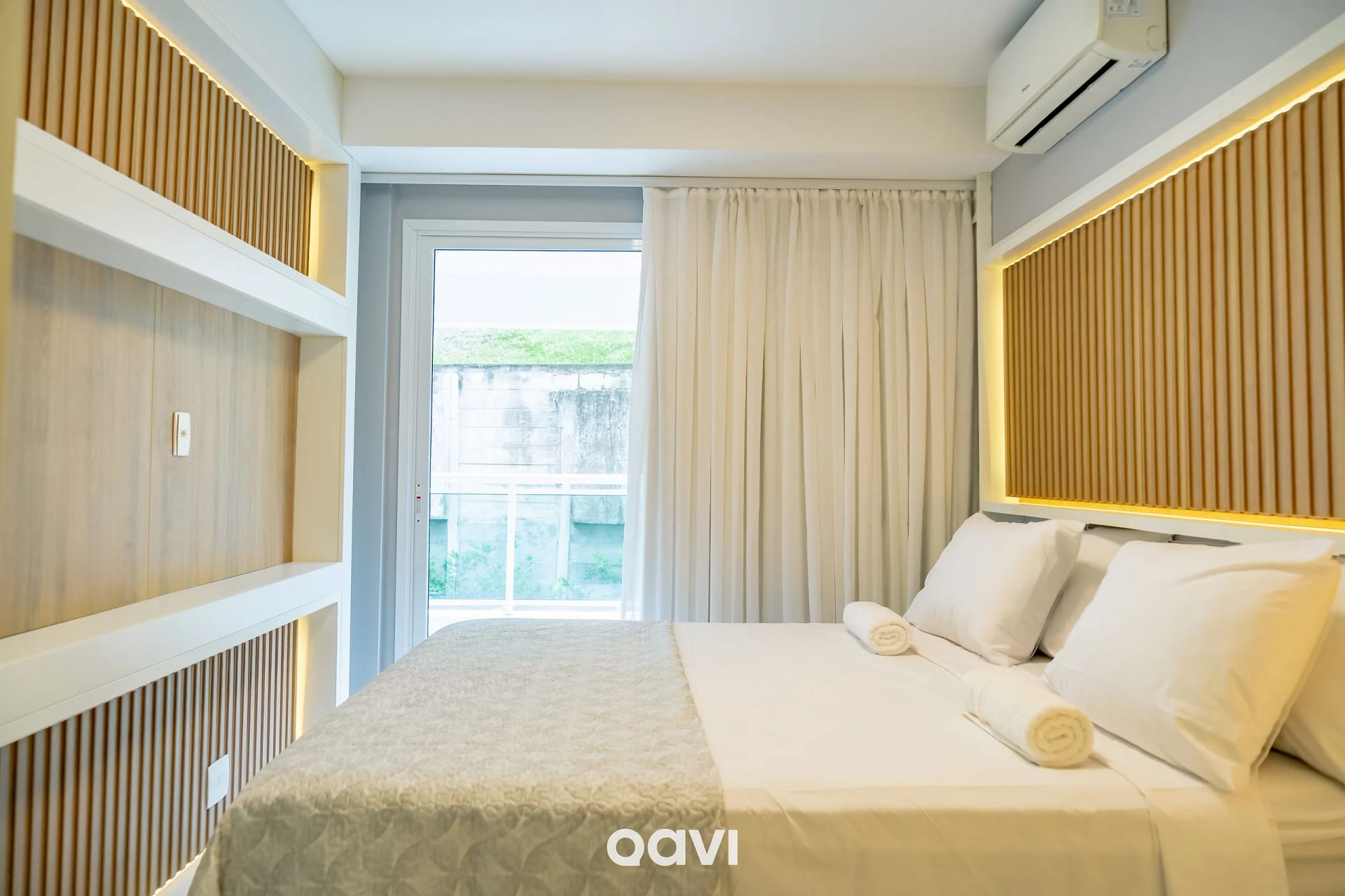 Quarto — In Mare Bali Flat Premium Santorini by Qavi