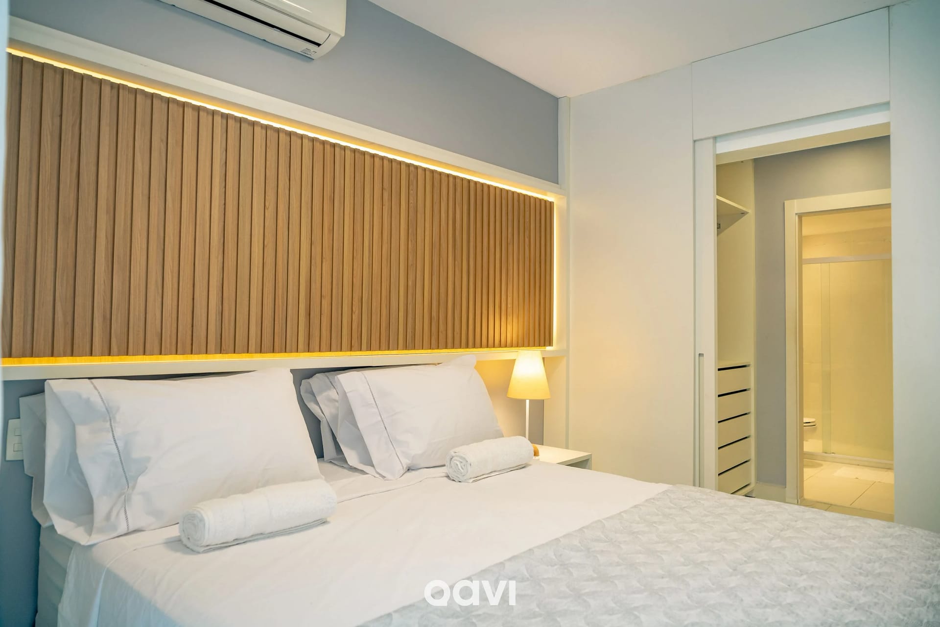 Quarto — In Mare Bali Flat Premium Santorini by Qavi
