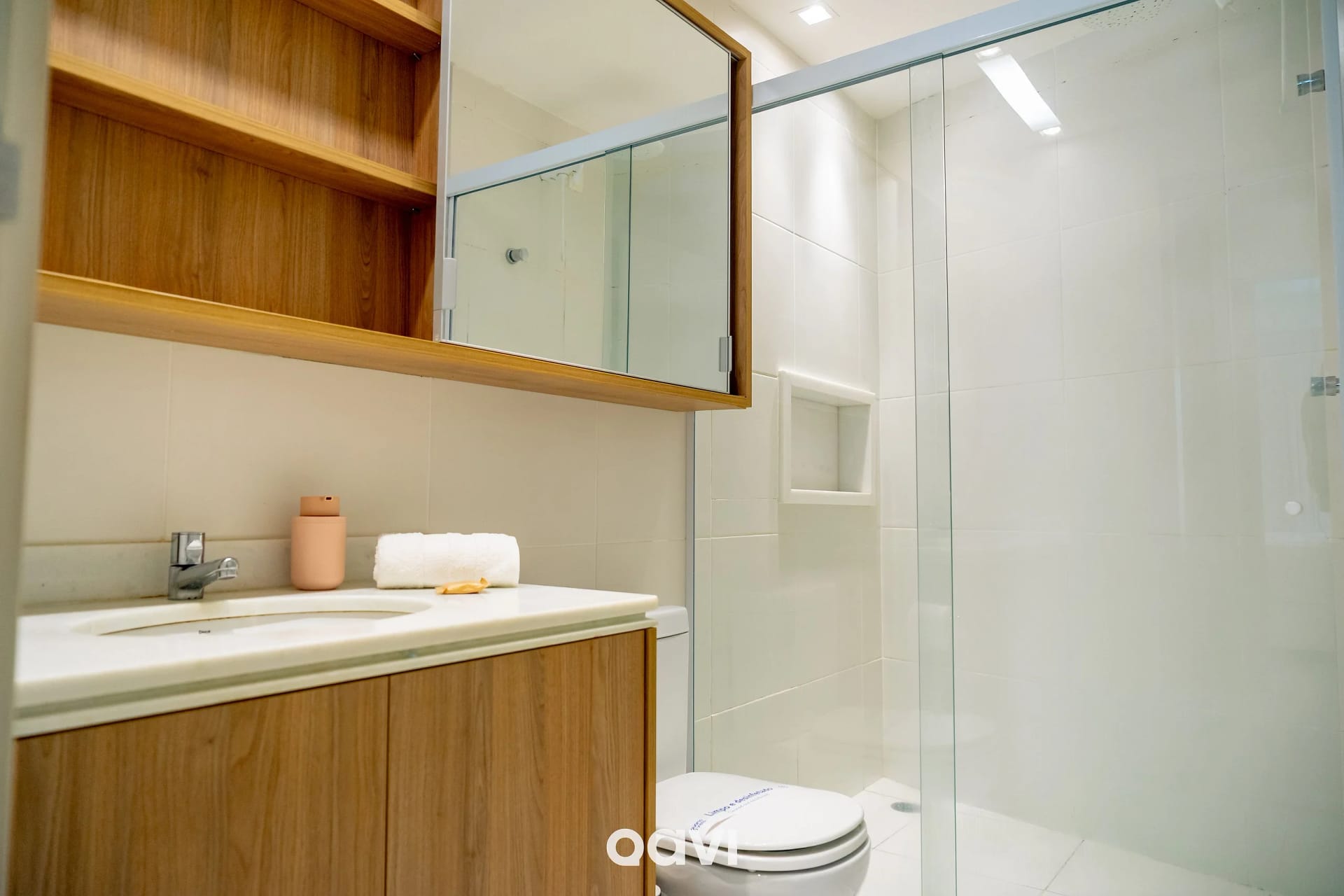 Banheiro — In Mare Bali Flat Premium Santorini by Qavi