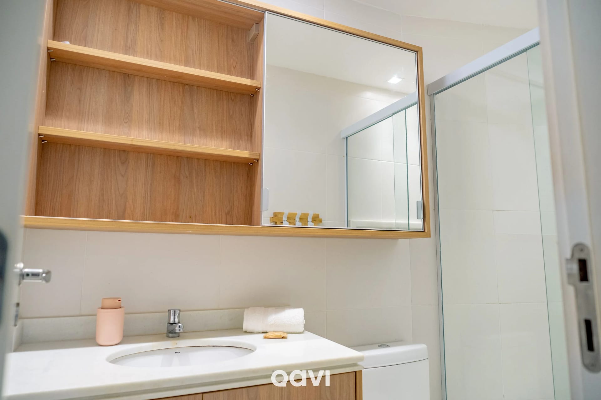 Banheiro — In Mare Bali Flat Premium Santorini by Qavi
