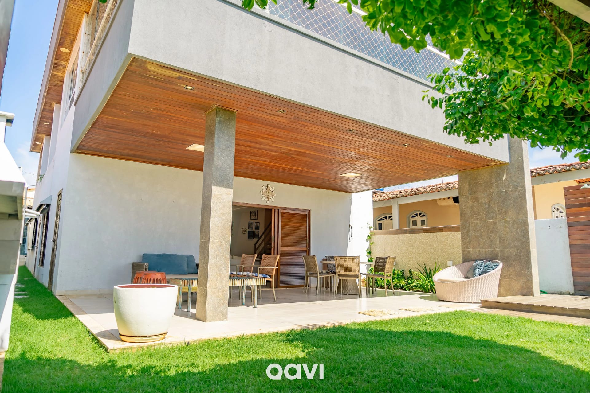 Sala de Estar — Casa pé na areia premium Pirangi by Qavi