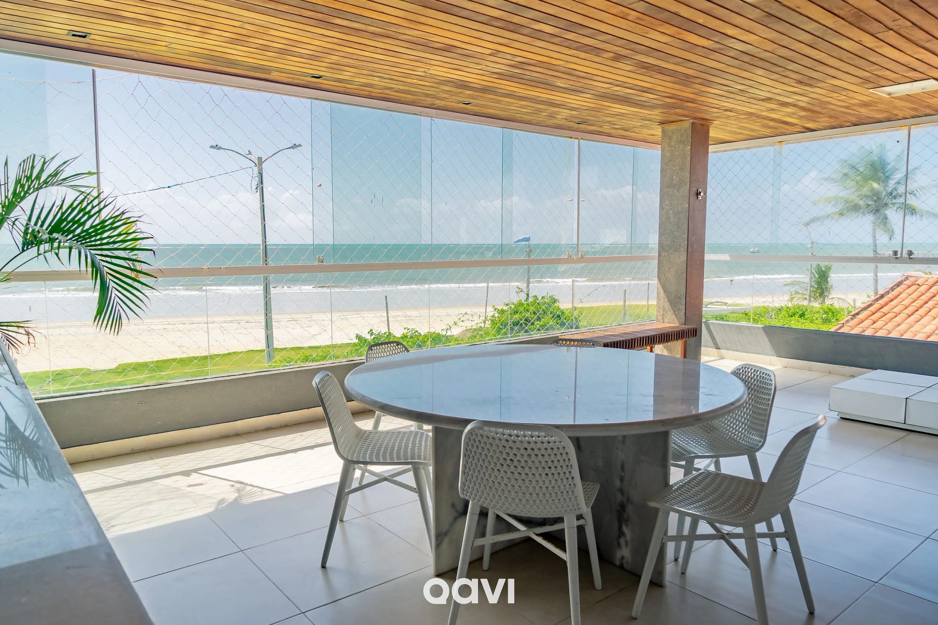 Sala de Jantar — Casa pé na areia premium Pirangi by Qavi