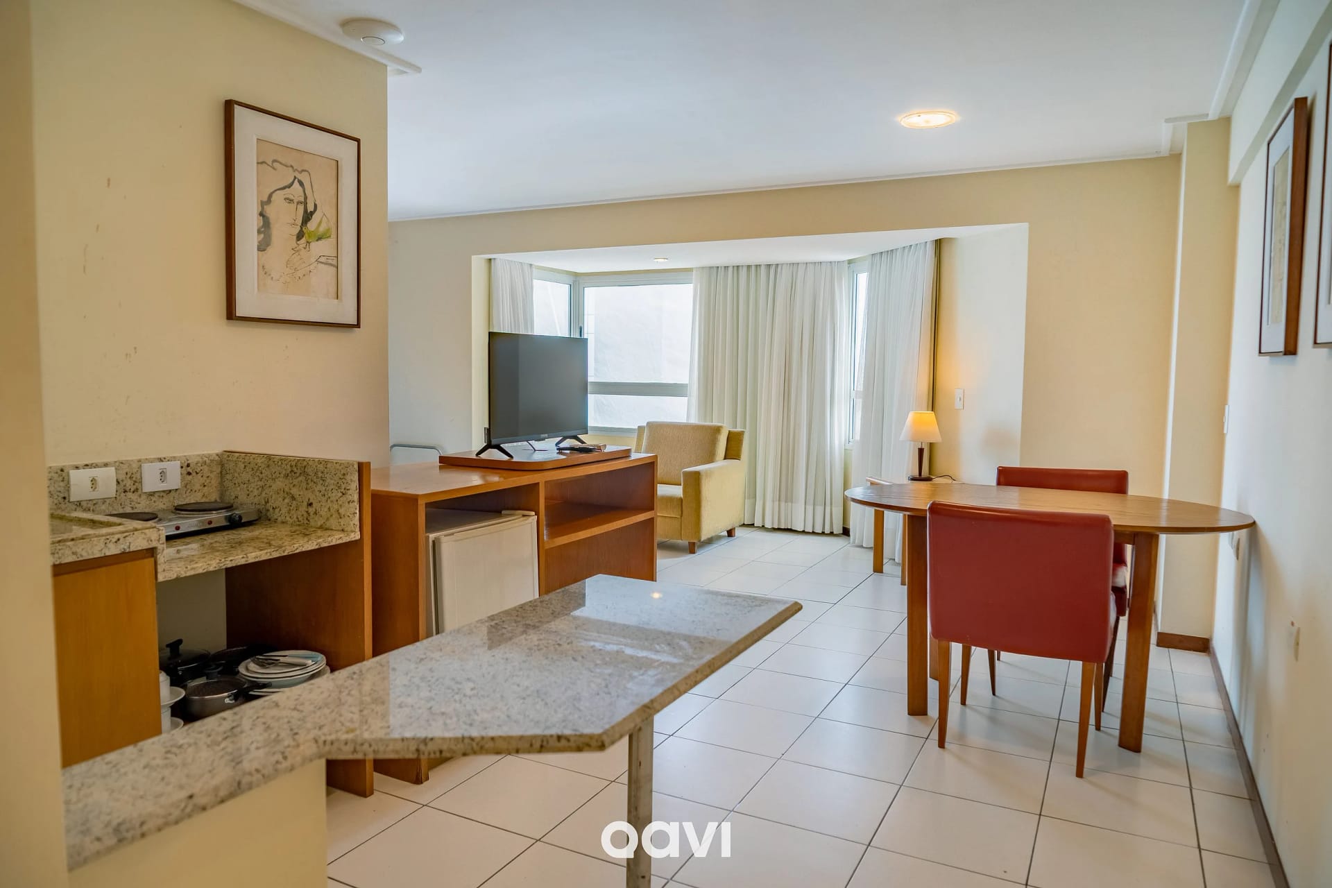 Foto de todo o quarto — Flat Vista Parcial Mar em Petrópolis by Qavi