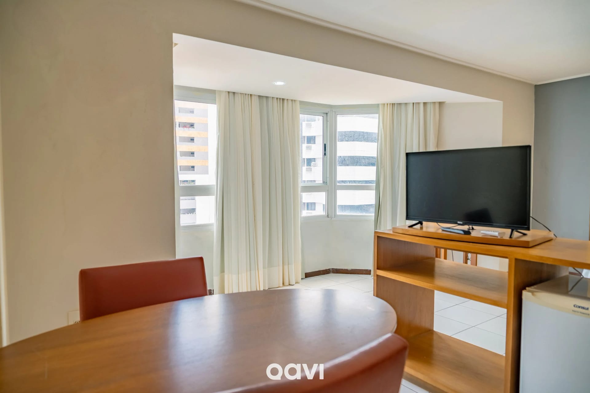Foto de todo o quarto — Flat Vista Parcial Mar em Petrópolis by Qavi