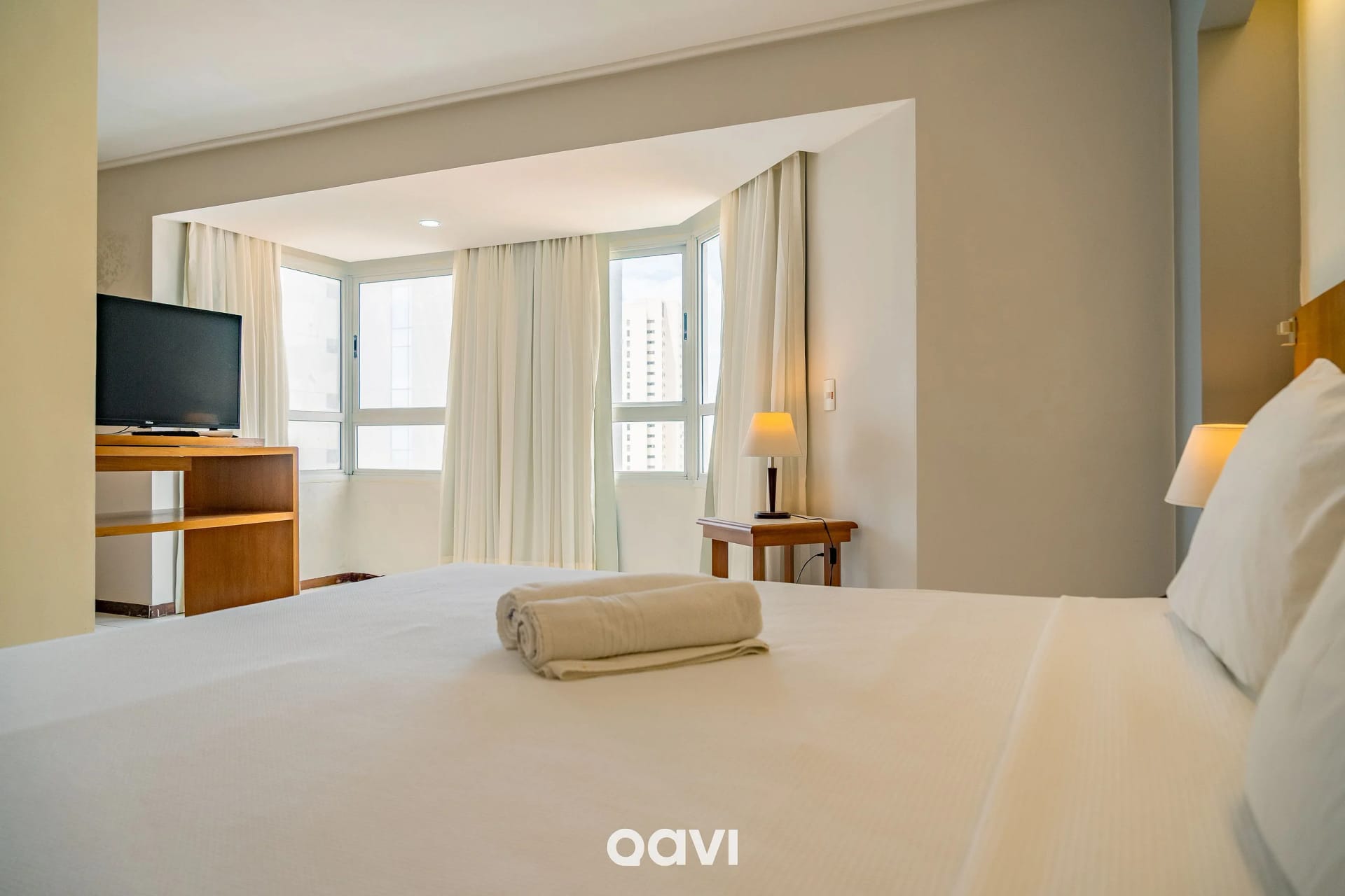 Cama — Flat Vista Parcial Mar em Petrópolis by Qavi