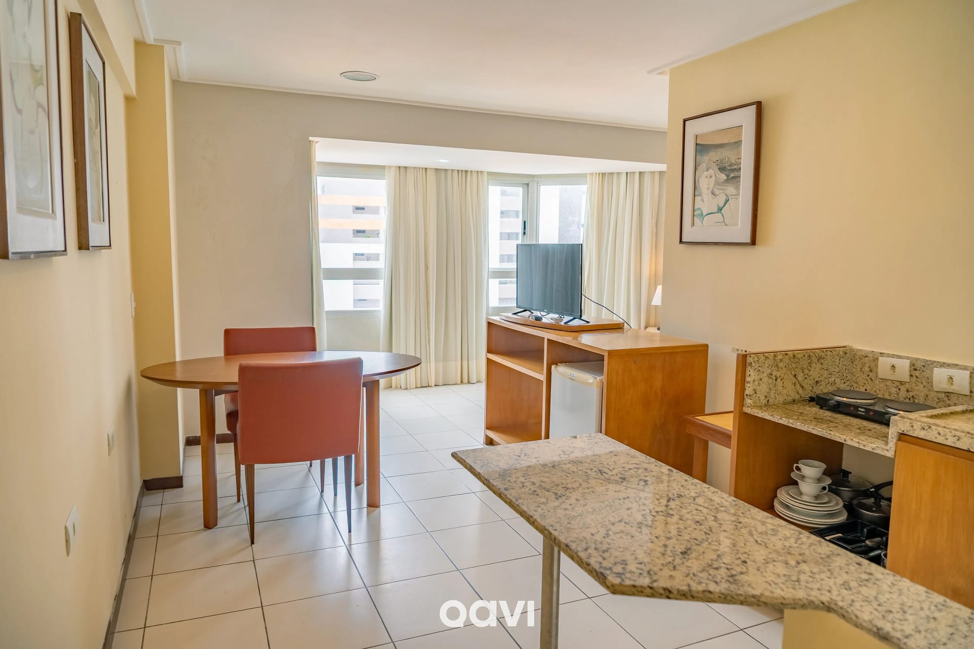 Foto de todo o quarto — Flat Vista Parcial Mar em Petrópolis by Qavi