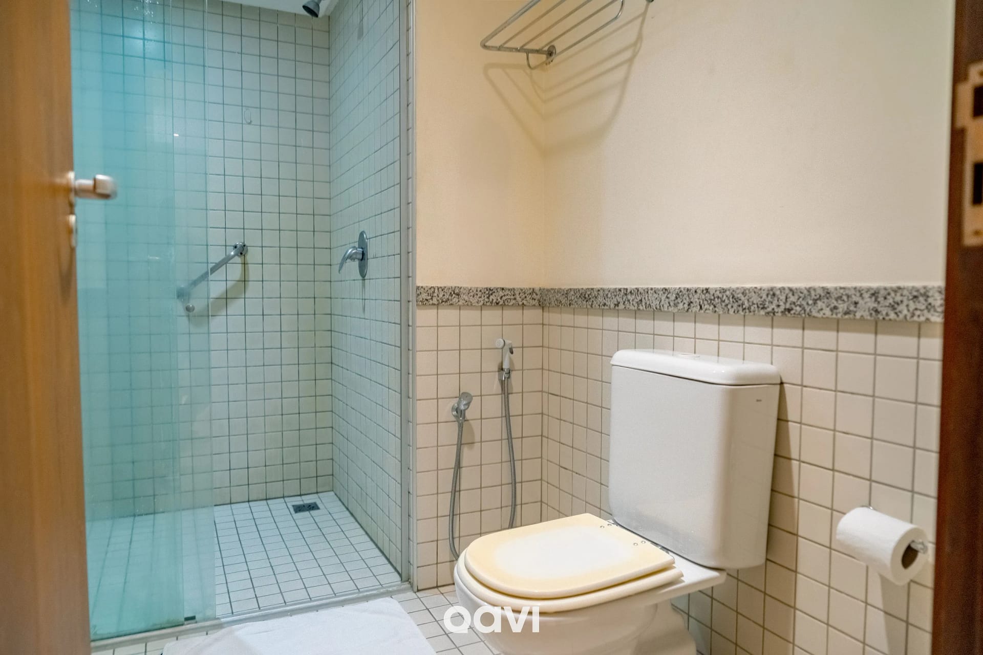 Banheiro — Flat 1109 Vista Parcial Mar em Petrópolis by Qavi