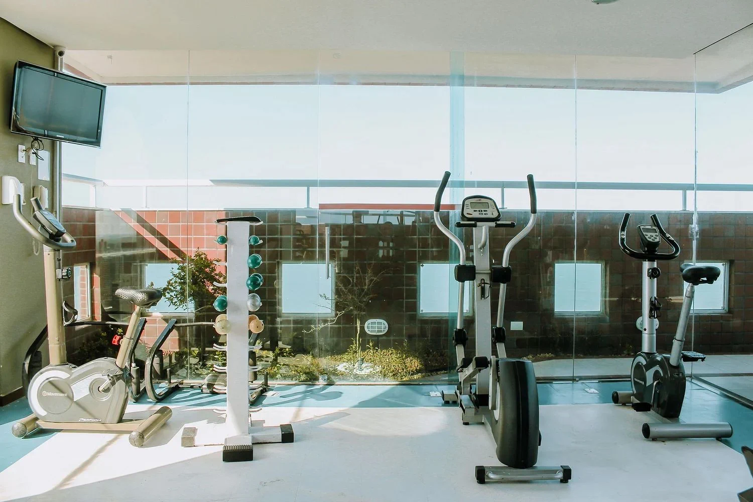 Academia / Espaço Fitness — Flat 1109 Vista Parcial Mar em Petrópolis by Qavi