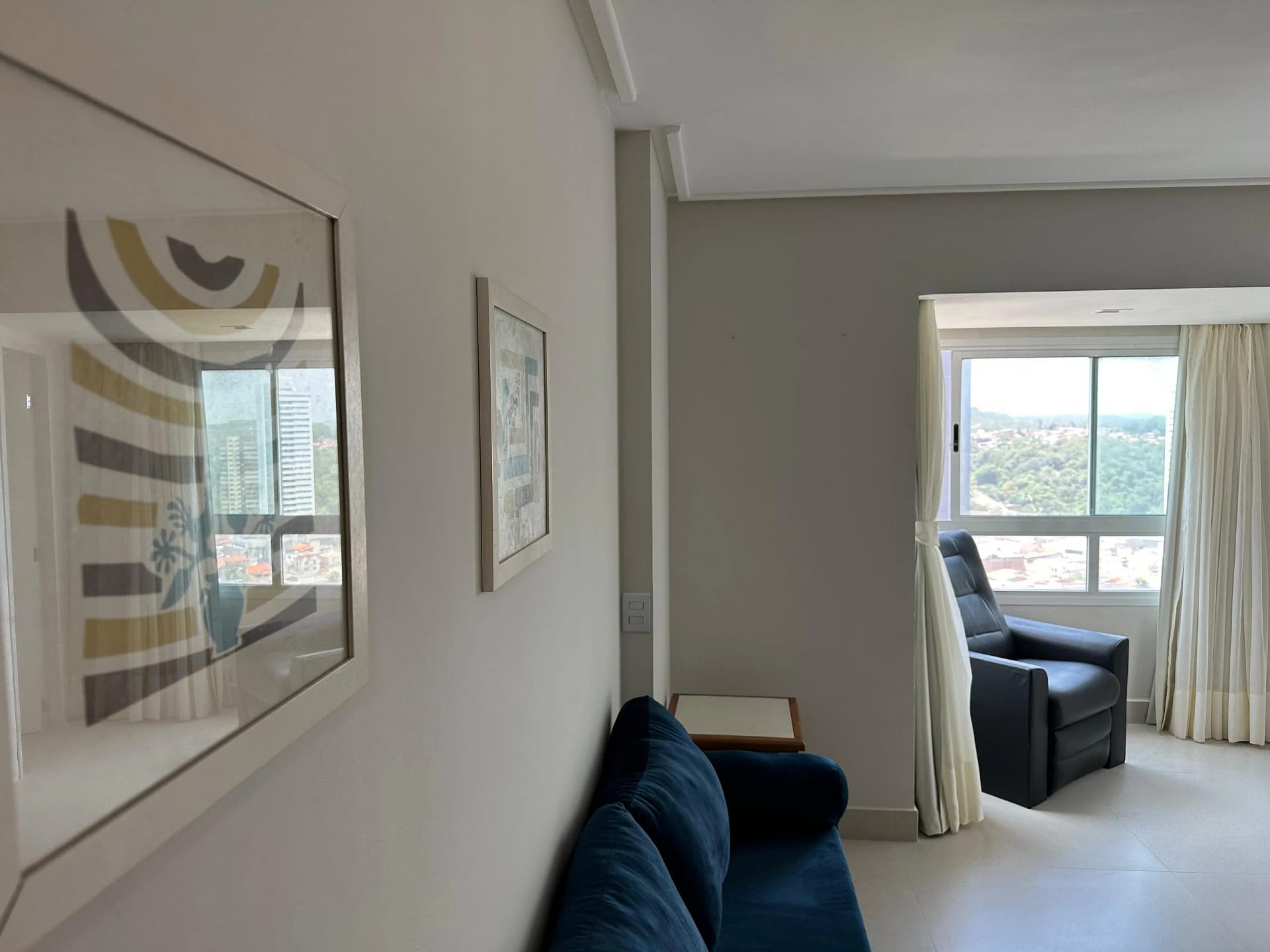 Sala de Estar — Flat Vista Parcial Mar em Petrópolis by Qavi