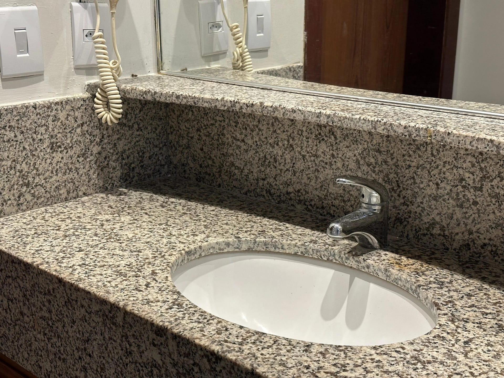 Banheiro — Flat Vista Parcial Mar em Petrópolis by Qavi