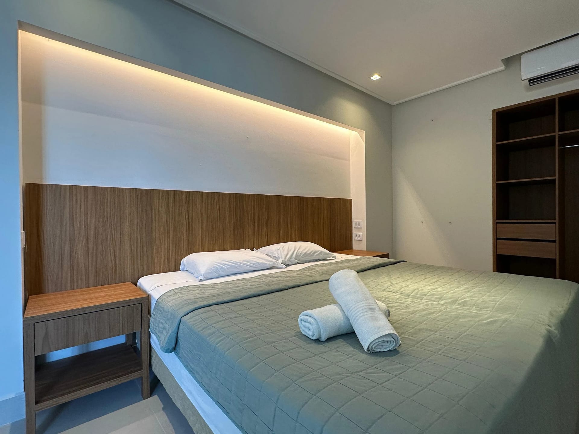 Quarto — Flat Vista Parcial Mar em Petrópolis by Qavi