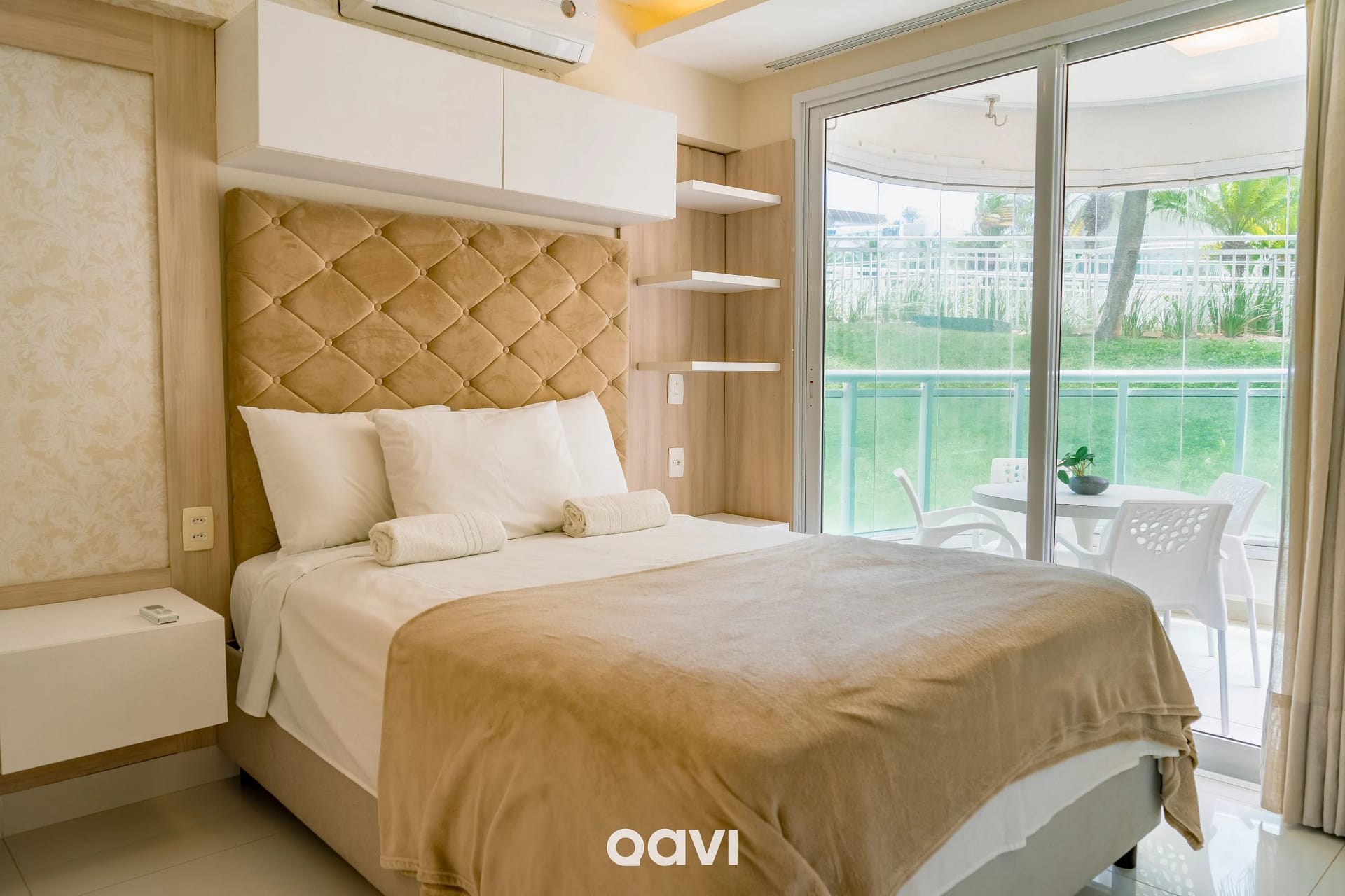 Quarto — In Mare Bali Flat Premium Maui by Qavi