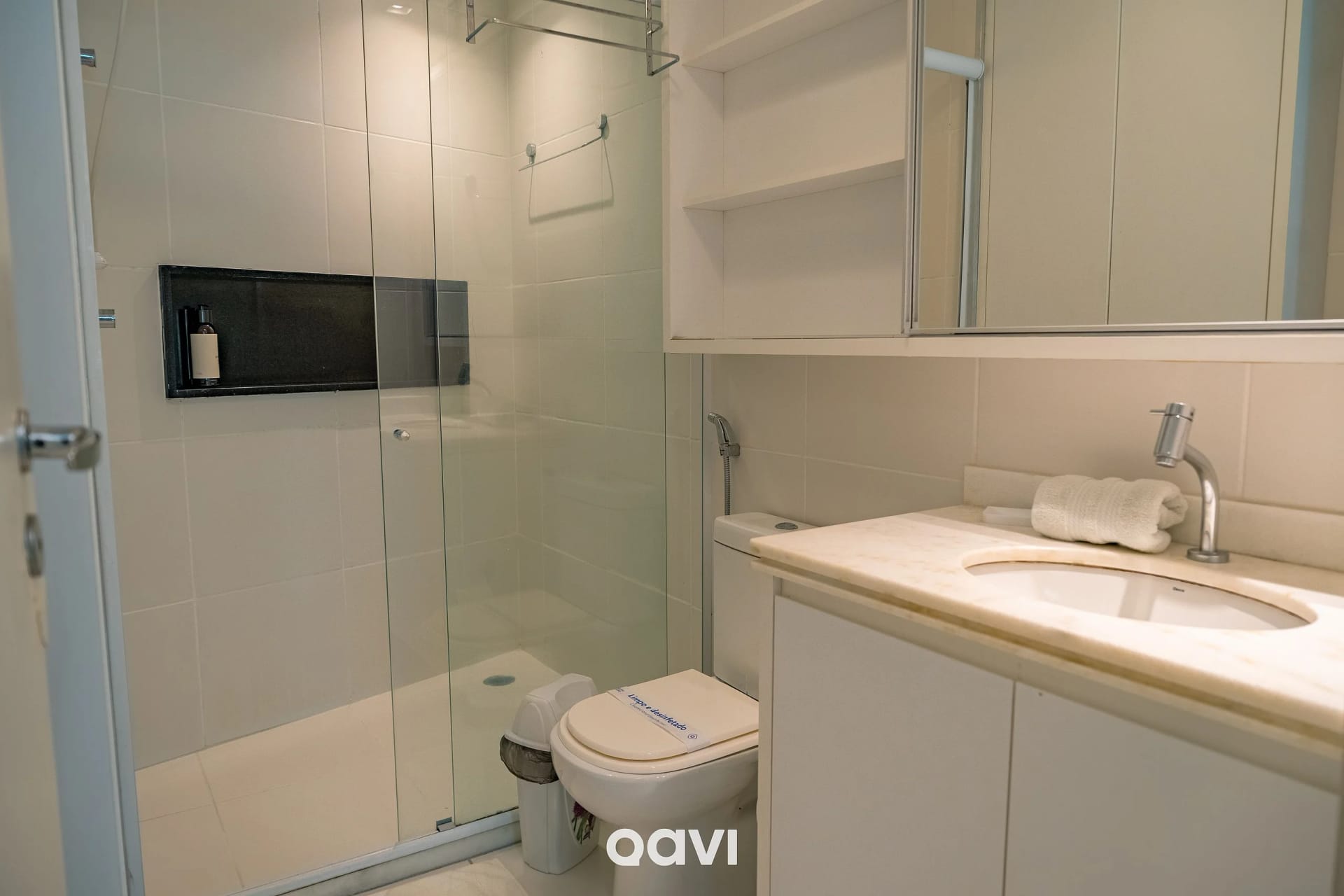 Banheiro — In Mare Bali Flat Premium Maui by Qavi