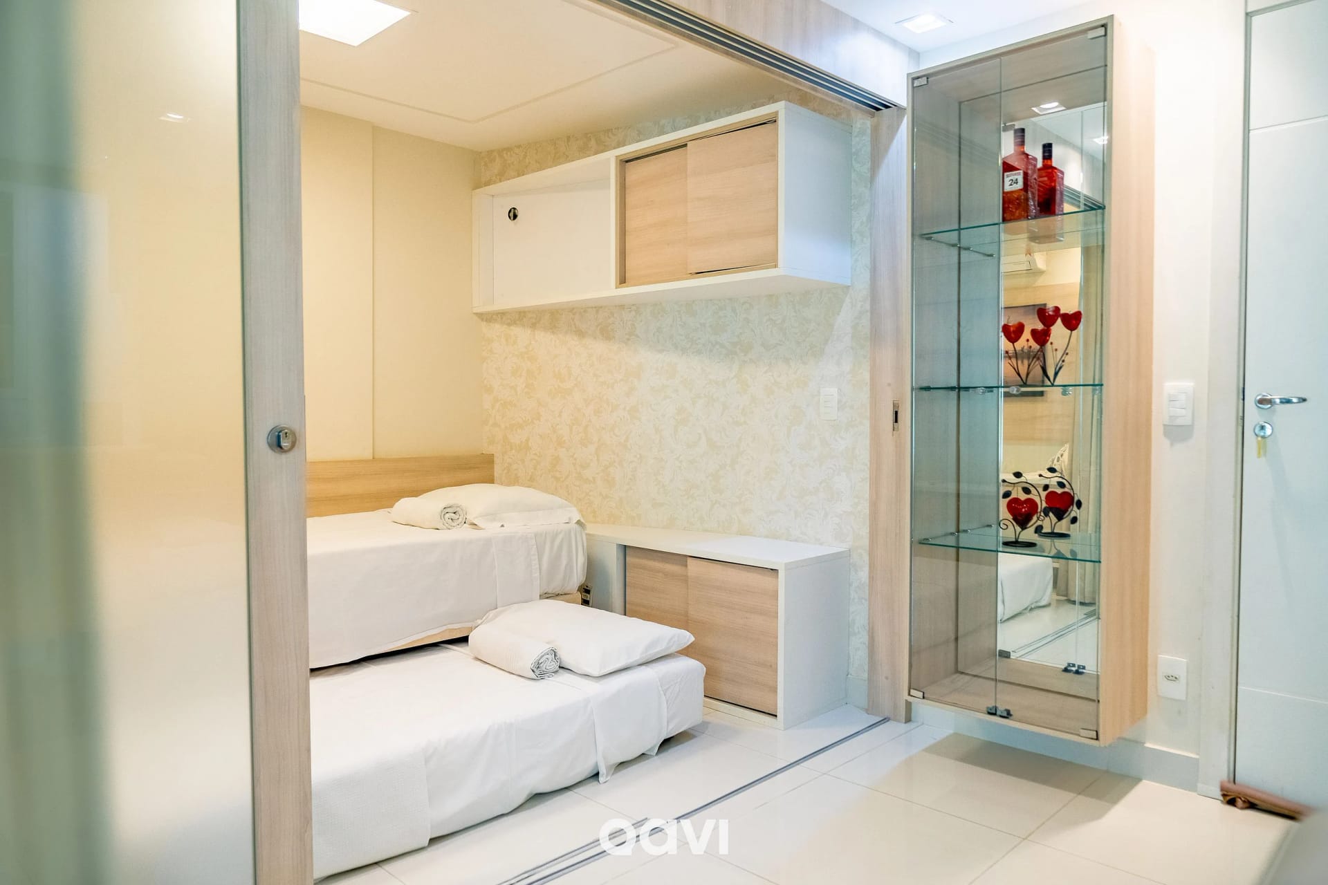 Quarto — In Mare Bali Flat Premium Maui by Qavi