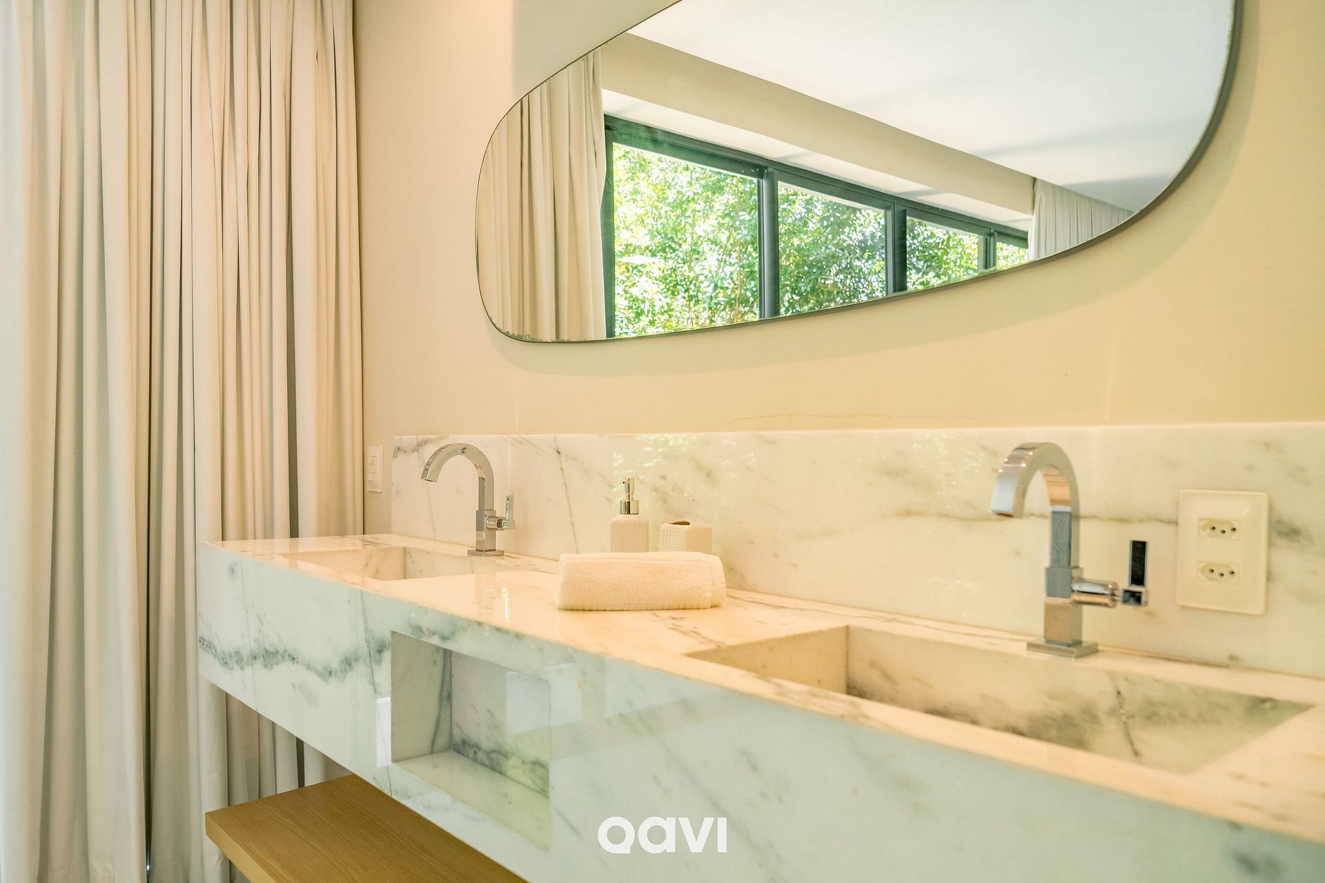 Banheiro — Casa com Piscina Privativa em condomínio Maxlife11 - By Qavi