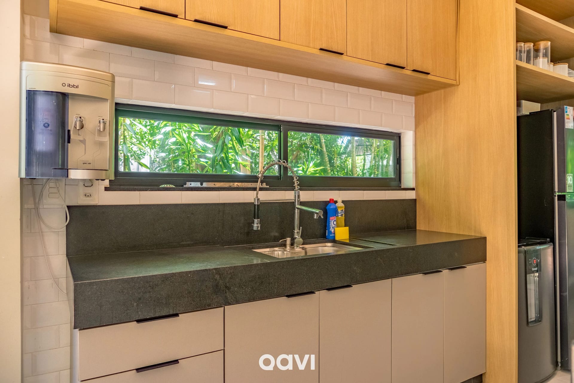 Cozinha ou kitnet — Casa com Piscina Privativa em condomínio Maxlife11 - By Qavi