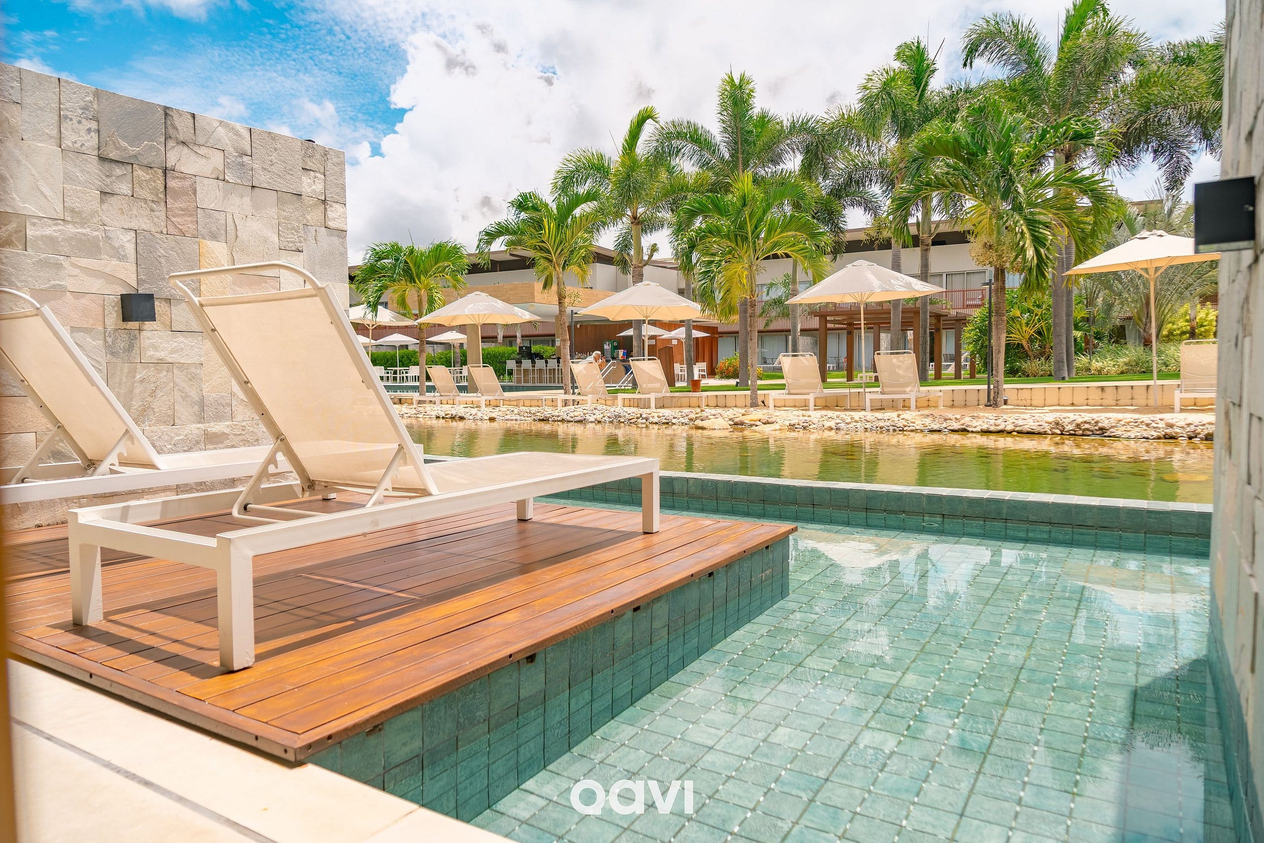 Quarto Deck Molhado Frente Piscina
