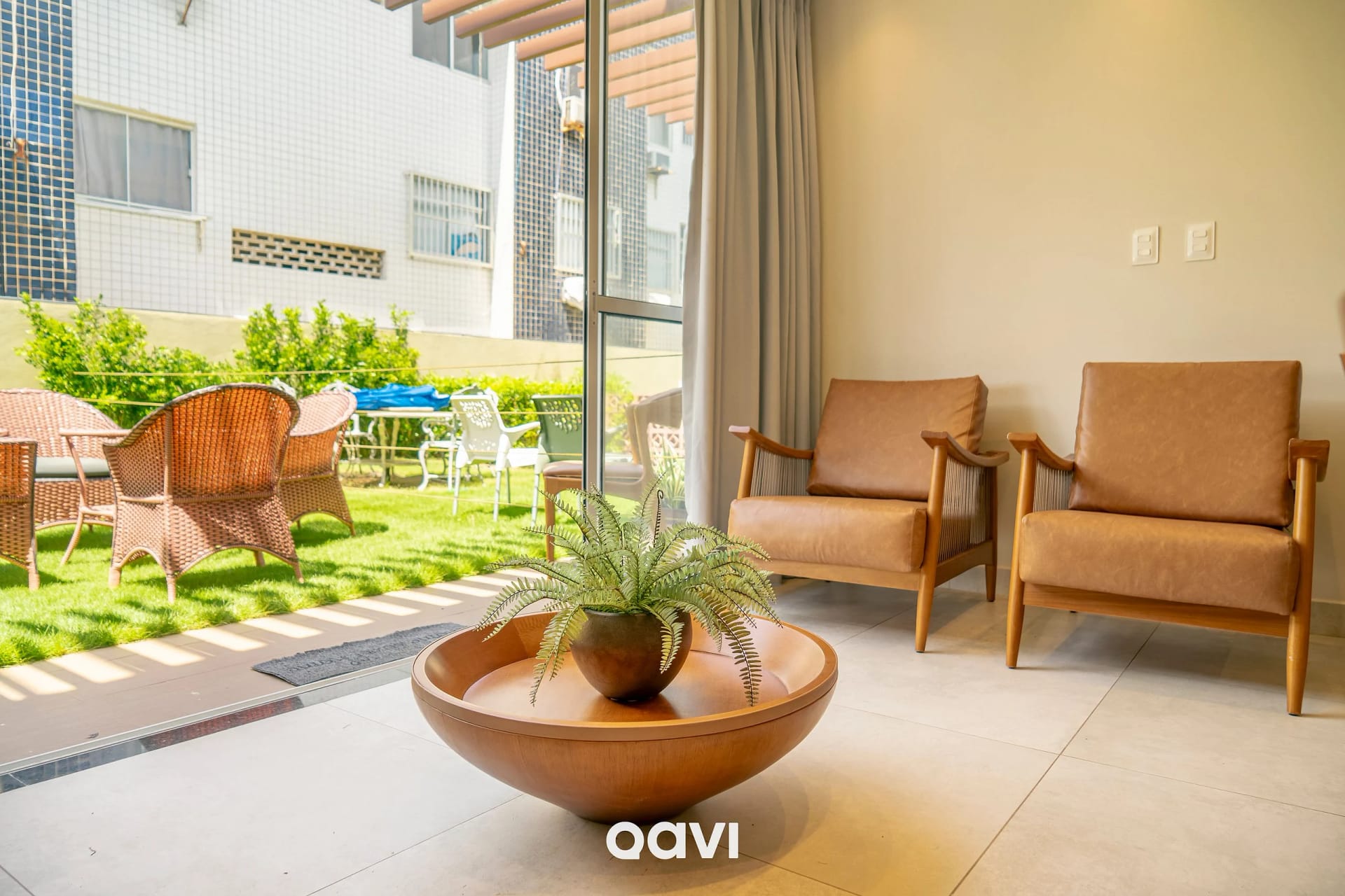 Sala de Estar — Triplex à Beira-Mar com Vista em Pirangi by Qavi