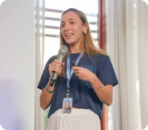 Colaboradora QAVI falando